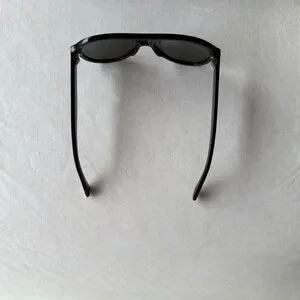 Gucci | Accessories | Gucci Black Aviator Unisex Sunglasses  display picture 2